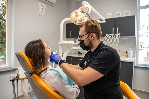 How A General Dentist Treats A Dental Cavity